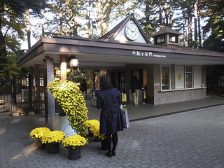 新宿御苑千駄ヶ谷門.JPG